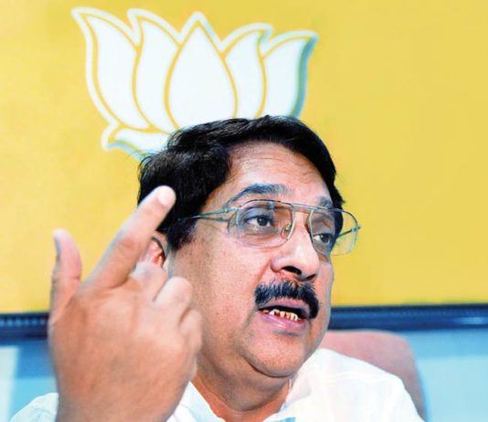 भाजपा विधायक राज पुरोहित ने शशि थरूर को दी धमकी, कहा, “मिला तो जड़ दूँगा थप्पड़”