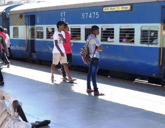 रेलयात्रियों को राहत, इस साल कन्फ़र्म टिकट्स के औसत में बढ़त