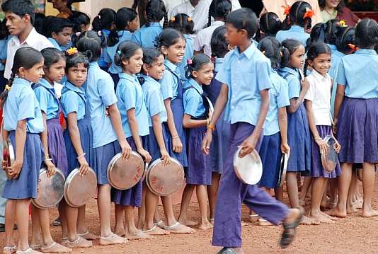 पश्चिम बंगाल: मिड डे मील में पका दी छिपकली, 87 बच्चे अस्पताल में भर्ती