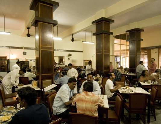 जीएसटी में कटौती के बाद भी रेस्टोरेंट मालिकों की लूट जारी