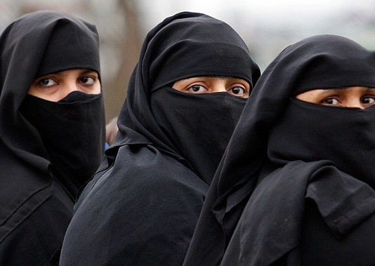 लोकसभा में तीन तलाक के खिलाफ बिल पेश, 3 साल की सजा का प्रावधान