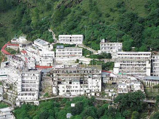 NGT ने दिया आदेश, “अब रोज़ाना 50 हज़ार श्रद्धालू ही कर सकेंगे माँ वैष्णो देवी के दर्शन”