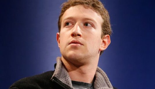 मार्क जुकरबर्ग की बहन से एक विमान में हुई छेड़छाड़