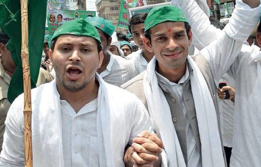 बिहार बंद कराने सड़क पर उतरे लालू के दोनों बेटे