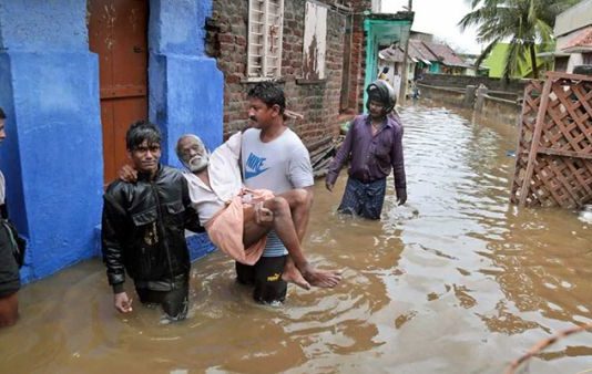 ओखी चक्रवात से 16 लोगों की मौत, रेस्क्यू ऑपरेशन जारी
