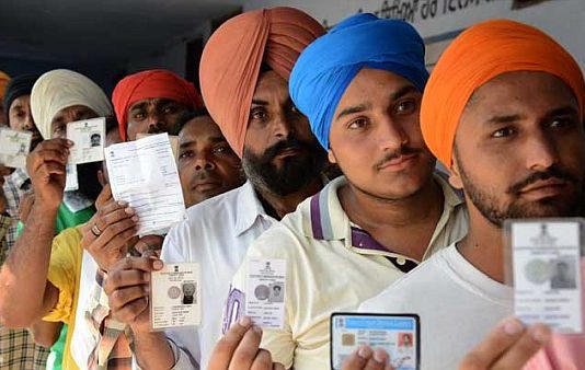 पंजाब नगर निगम चुनाव का मतदान जारी, कई जगह झड़प की खबरें