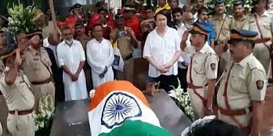 नम आँखों से दी गई रोमांटिक स्टार को अंतिम विदाई