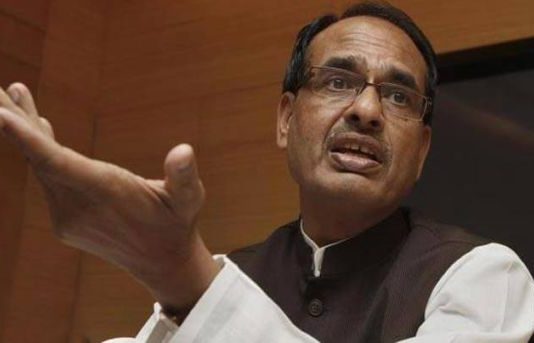 तोहफे देकर गए सीएम, छीन ले गए अधिकारी मध्य प्रदेश के मुख्यमंत्री शिवराज सिंह चौहान