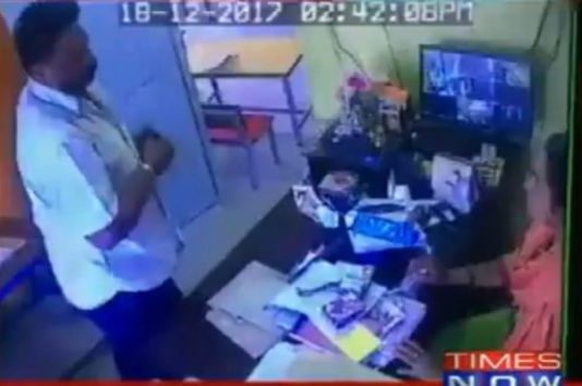 वीडियो वायरल: बीजेपी नेता ने स्कूल में घुसकर महिला पर बरसाए थप्पड़