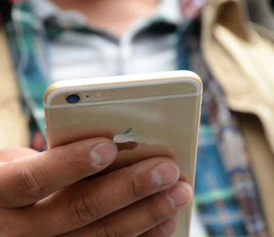 गैजेट्स के बिना नहीं लगता है मन, तो आपको है टेक स्ट्रेस का रोग