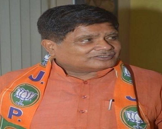 बंगाल में बीजेपी के मंत्री से हुई जमकर मारपीट, बनाया गया बंधक