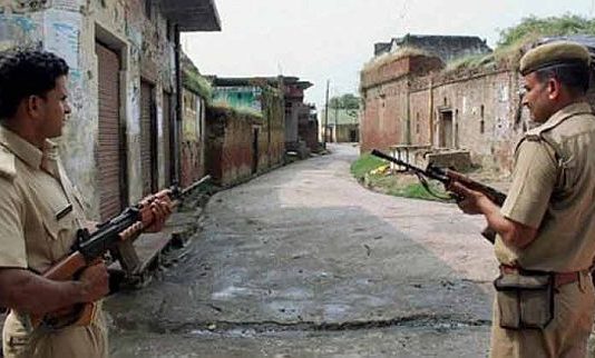 यूपी: कासगंज में हिंसा के मद्देनजर सुरक्षा के कड़े इंतजाम, कल हुई थी दो गुटों में झड़प