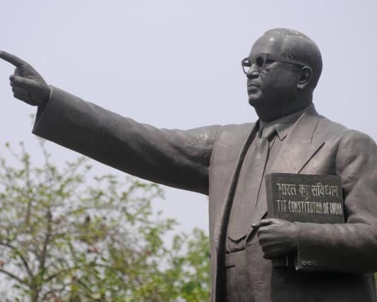 गाजियाबाद: अदालत परिसर से अम्बेडकर प्रतिमा हटाये जाने पर विवाद