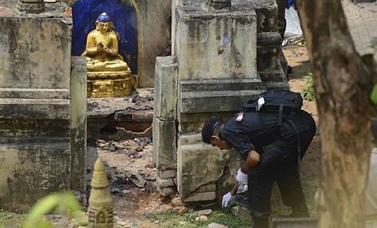 बिहार: बोधगया में महाबोधि मंदिर के परिसर से दो जिंदा बम बरामद, सीसीटीवी में कैद 3 संदिग्ध