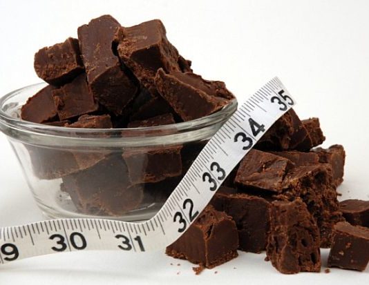 वजन कम करने के लिए लाभदायक है चॉकलेट, जानिए चॉकलेट के फायदे