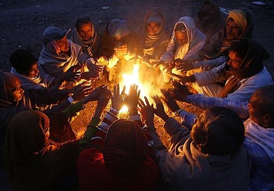 उत्तर भारत में शीत लहर ने बढ़ाई ठंड, यूपी में हुई 5 की मौत