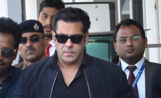 ‘रेस 3’ के सेट पर हथियार लेकर पहुंचा एक शख्स, मचा हड़कंप