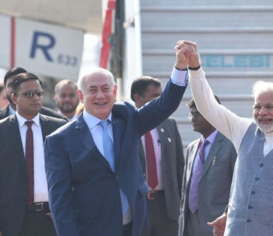 भारत पहुंचे इजराइल के पीएम नेतन्याहू, नरेन्द्र मोदी ने गले लगाकर किया स्वागत