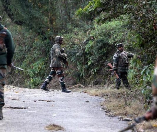 जम्मू-कश्मीर: लारनु इलाके में सुरक्षाबलों और आतंकियों के बीच हुई मुठभेड़ में 2 आतंकी ढेर