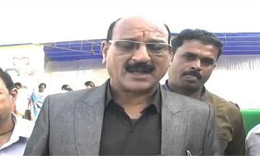 उत्तराखंड: जीएसटी और नोटबंदी से परेशान ट्रांसपोर्टर ने भाजपा नेताओं के सामने खाया जहर