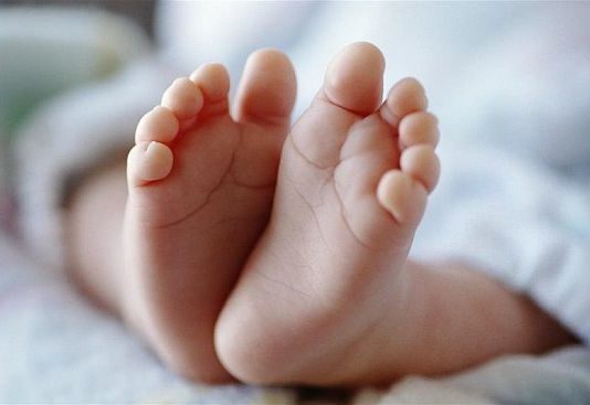 दिल्ली: कचरे के डब्बे में मिला नवजात बच्ची का शव