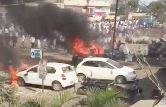 भीमा-कोरेगांव मामला: मुंबई में फैली हिंसा, पुलिस ने कहा, “अफवाहों पर ध्यान न दें”