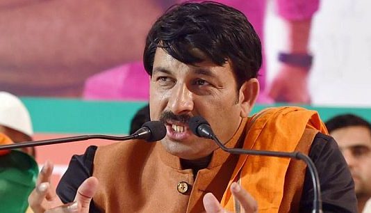 मनोज तिवारी ने अरविंद केजरीवाल के विधायकों के खिलाफ थाने में की शिकायत