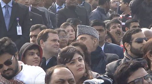 अहंकारी शासकों ने जानबूझकर राहुल गाँधी को छठी लाइन में बिठाया -कांग्रेस नेता