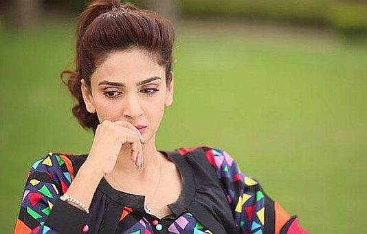 हिंदी मीडियम की एक्ट्रेस “सबा कमर” का वीडियो वायरल, फूट-फूट कर रोती आईं नज़र