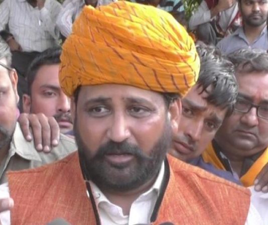 करणी सेना ने पद्मावती विवाद पर चुप्पी को लेकर RSS और पीएम मोदी पर साधा निशाना