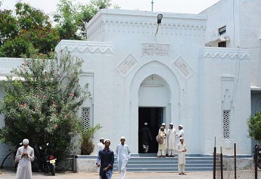 हैदराबाद के शिक्षण संस्थान जामिया निजामिया ने झींगा मछली के खिलाफ जारी किया फतवा