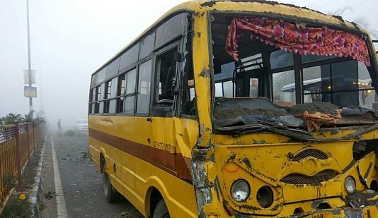 इंदौर: भीषण सड़क दुर्घटना में पांच छात्रों समेत बस चालक की दर्दनाक मौत