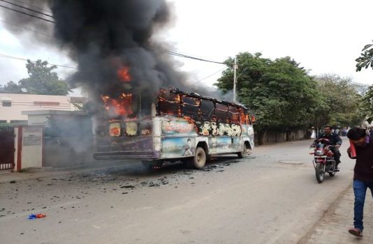 इलाहाबाद में लॉ स्टूडेंट की पीट-पीटकर हत्या के विरोध में हुई हिंसा