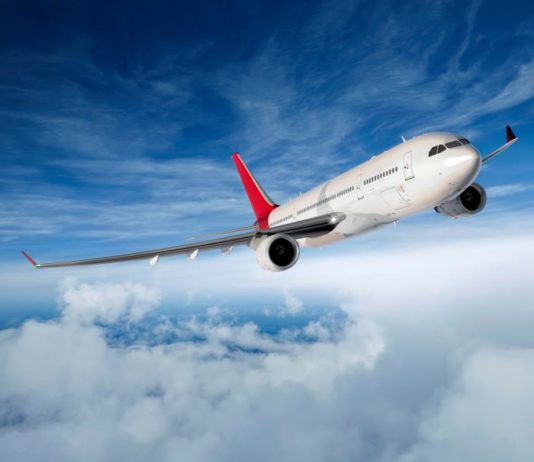 आसमान में दो विमान आमने सामने, पायलट की सूझबूझ से बची सैकड़ों की जान