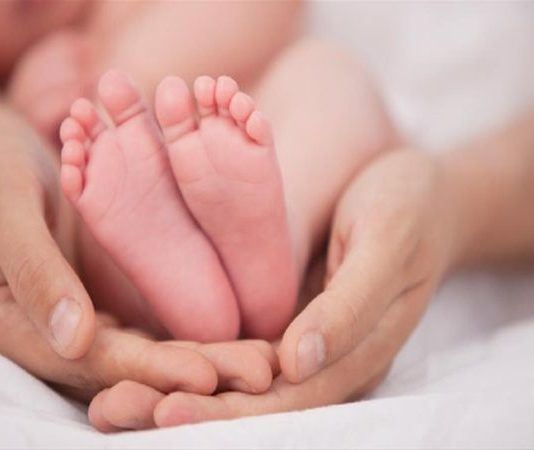 कैंसर की वजह से खोये बेटे के स्पर्म से पैदा हो गये जुड़वा बच्चे