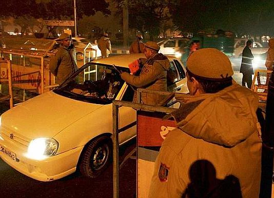 कैब ड्राइवर नशे में धुत रहकर करते हैं बुकिंग!