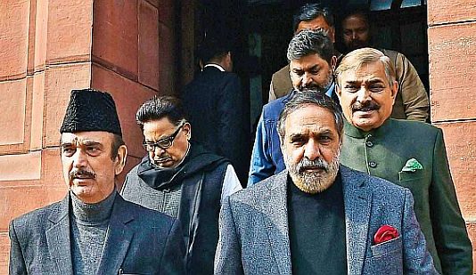 राज्यसभा में विपक्ष को नहीं दिया जा रहा बोलने का मौका, किया बहिष्कार