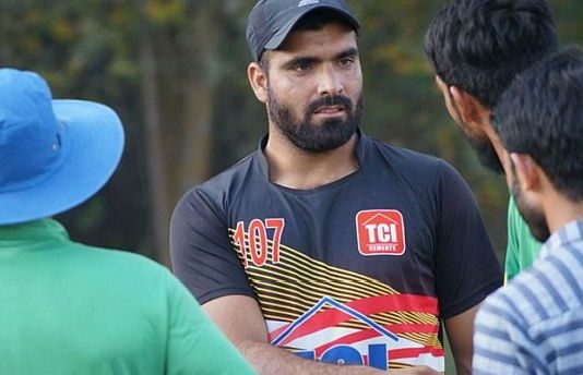 IPL-11 में खेलेगा यह कश्मीरी खिलाड़ी, मोहम्मद कैफ ने कहा, “बन्दूक की जगह बल्ला और पत्थर के बदले गेंद थामे युवा”