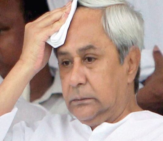 ओडिशा: मुख्यमंत्री नवीन पटनायक पर फेंका गया जूता