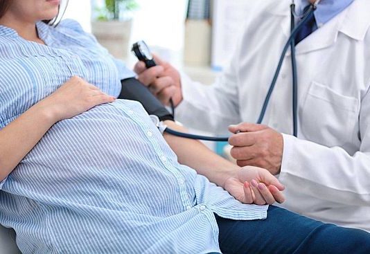 पहले बच्चे को जन्म देते ही खो दी आंखें, डॉक्टर ने बताया प्री-एक्लेमसिया से थीं ग्रसित