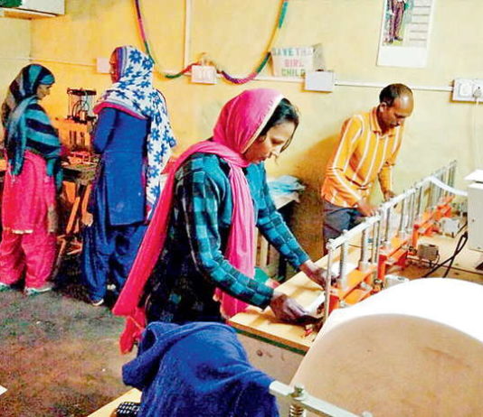 ‘पैडवुमन’ पैड बेचकर महिलाओं को करती हैं जागरूक