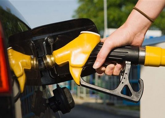 7 महीने में पहली बार पेट्रोल-डीजल होगा सस्ता