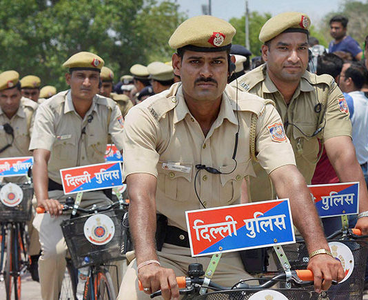 दिल्ली :बस में मास्टरबेट कर रहे युवक के खिलाफ 25 हज़ार का इनाम घोषित