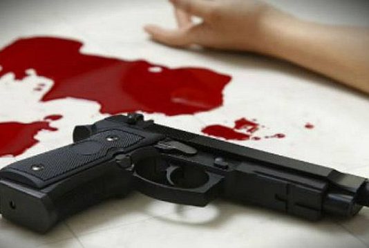 यूपी: शादी नहीं हुई तो प्रेमी जोड़े ने एक दूसरे को मार दी गोली, लोग बनाते रहे वीडियो