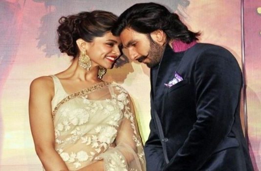 रणवीर सिंह ने किया सार्वजनिक तौर पर दीपिका के साथ अपने प्यार का इज़हार!