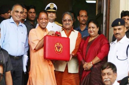 यूपी के मुख्यमंत्री योगी आदित्यनाथ ने पेश किया 4.28 लाख करोड़ रुपये का बजट