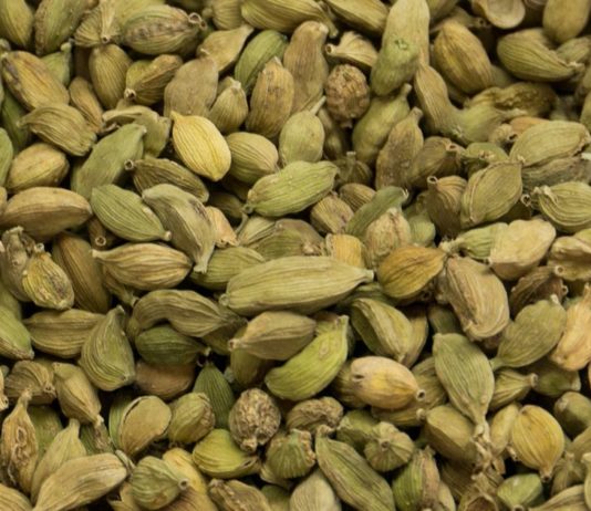 इलायची खाने के हैं आश्चर्यजनक लाभ