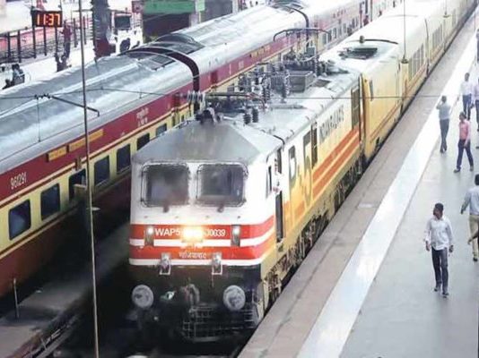 यात्रियों के लिए खुशख़बरी, ट्रेन में पहली बार शुरू की यह सुविधा ट्रेन में पहली