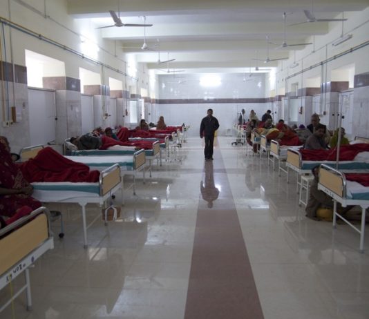 इलाहाबाद में मौसम बदलने से सरकारी अस्पतालों में बढ़ी मरीजों की संख्या इलाहाबाद में मौसम बदलने से सरकारी अस्पतालों में बढ़ी मरीजों की संख्या