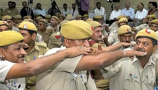 बंगाल: पुलिस में भर्ती के लिए 42 मुन्नाभाइयों ने अपनाया हाईटेक तरीका, हुआ भंडाफोड़